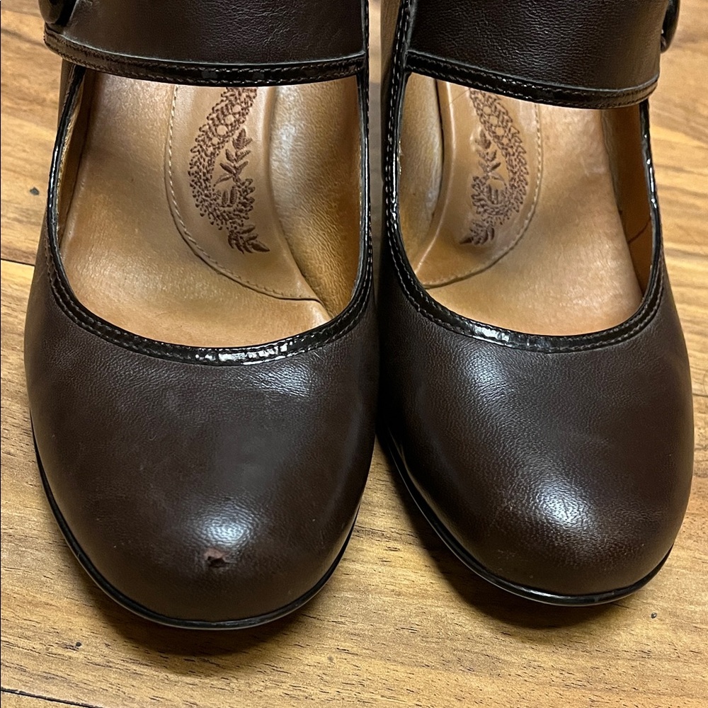 Sofft Brown Women's Mary Jane Pump - Picture 9 of 9